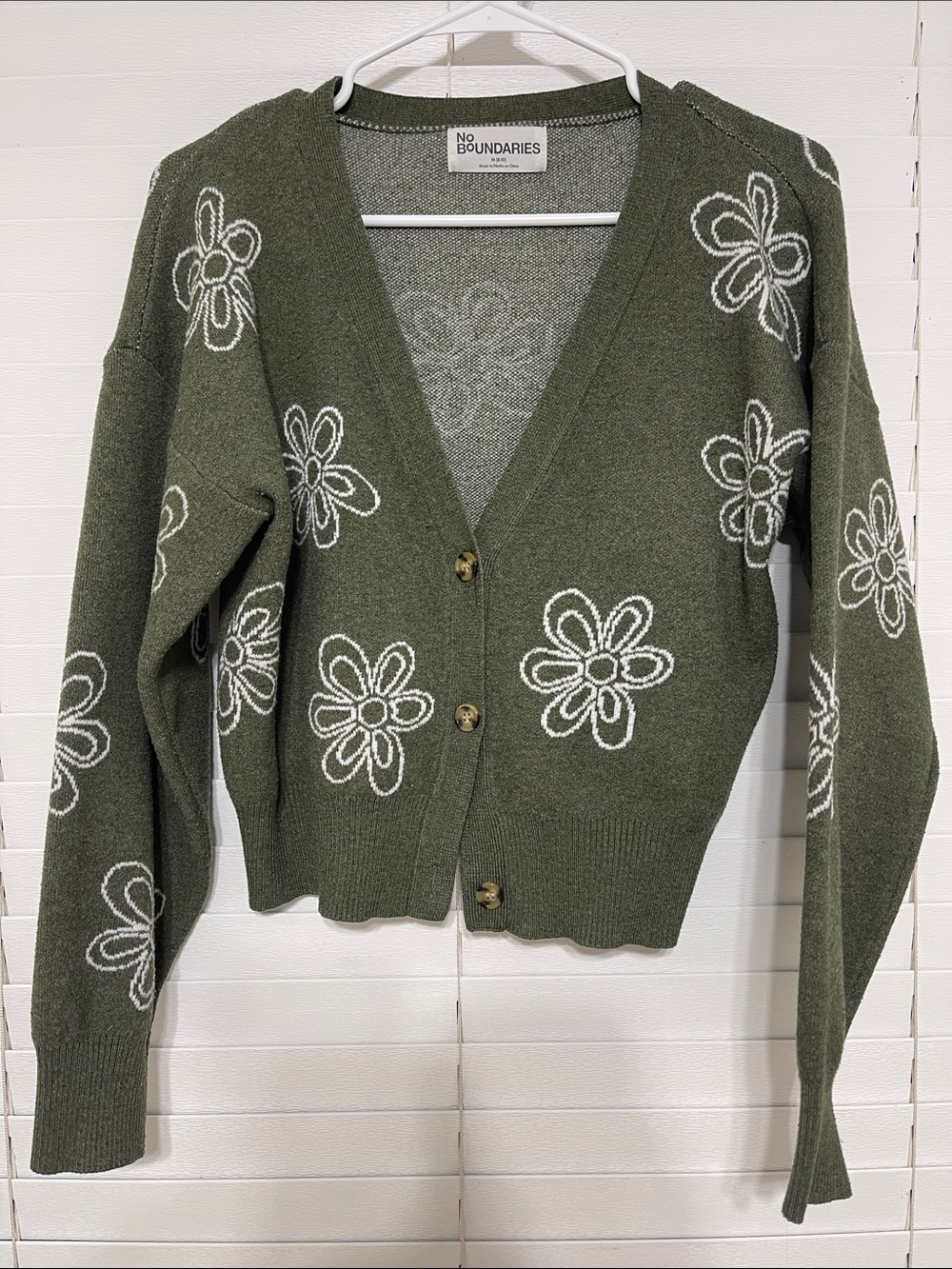 No Boundaries Green Floral V-Neck Button-Front Cardigan